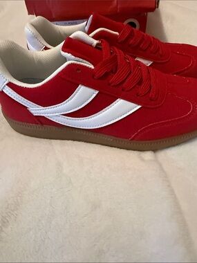 Red and White Women's Casual Sneakers